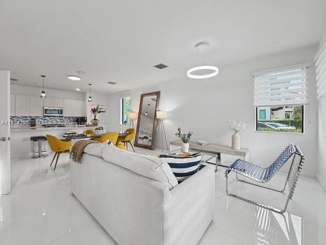 DOWNTOWN DORAL SOUTH PHAS - Residential