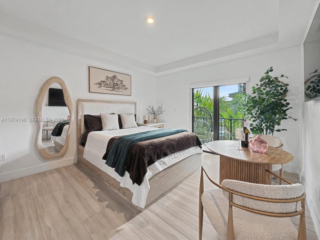 DOWNTOWN DORAL SOUTH PHAS - Residential