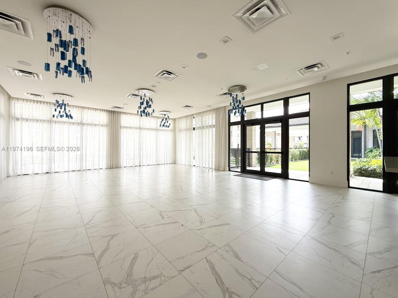 DOWNTOWN DORAL SOUTH PHAS - Residential