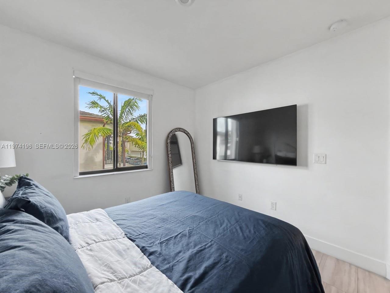 DOWNTOWN DORAL SOUTH PHAS - Residential