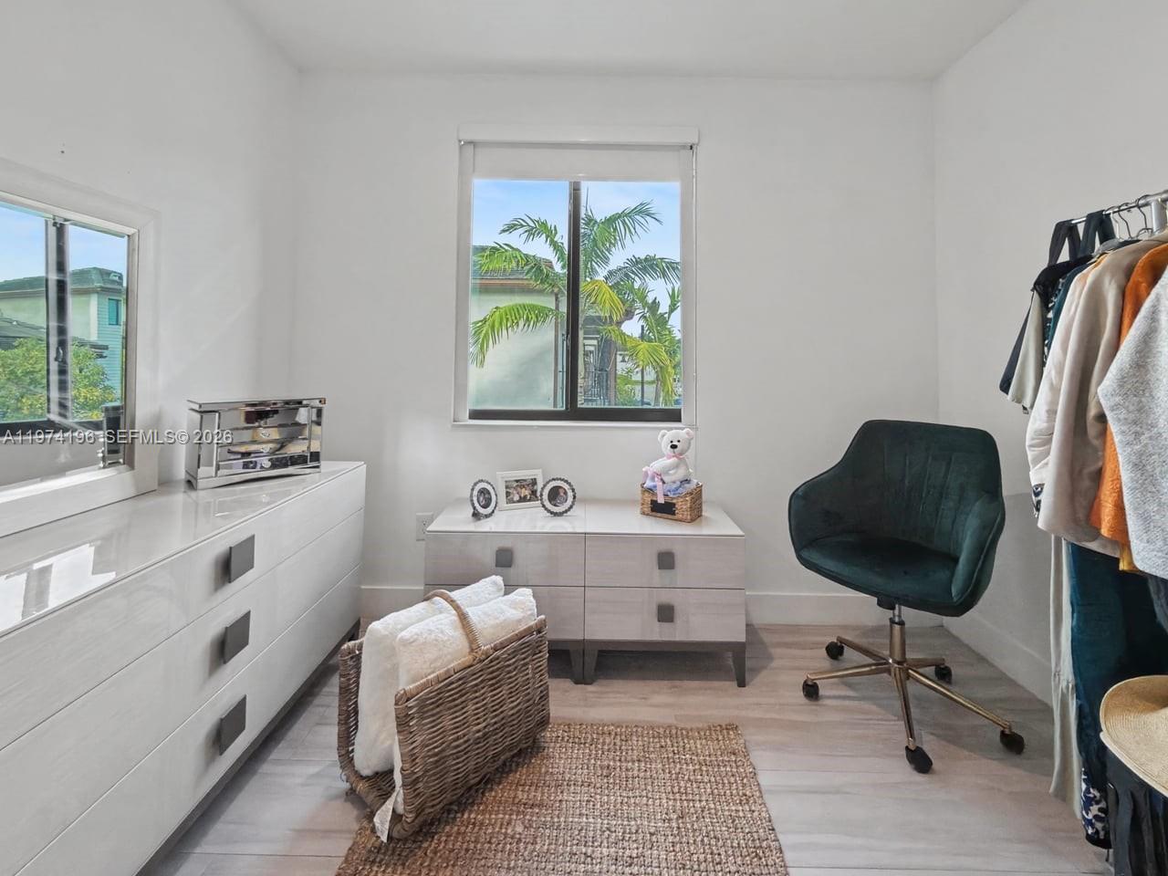 DOWNTOWN DORAL SOUTH PHAS - Residential