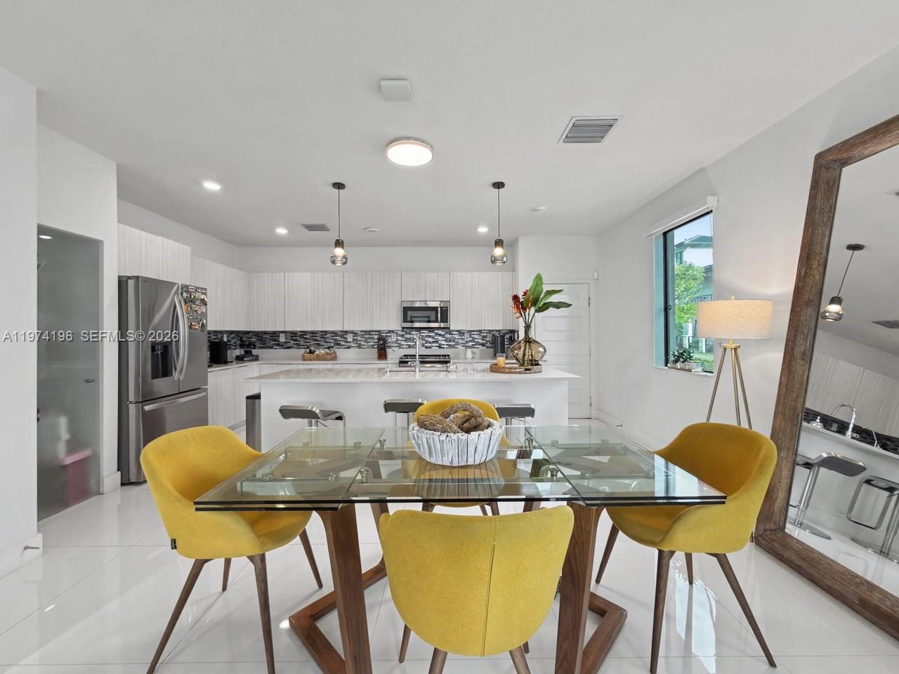 DOWNTOWN DORAL SOUTH PHAS - Residential