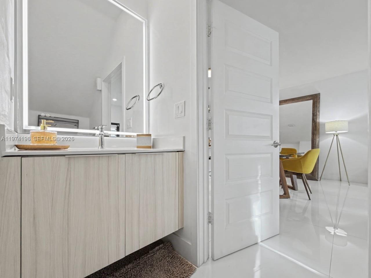 DOWNTOWN DORAL SOUTH PHAS - Residential