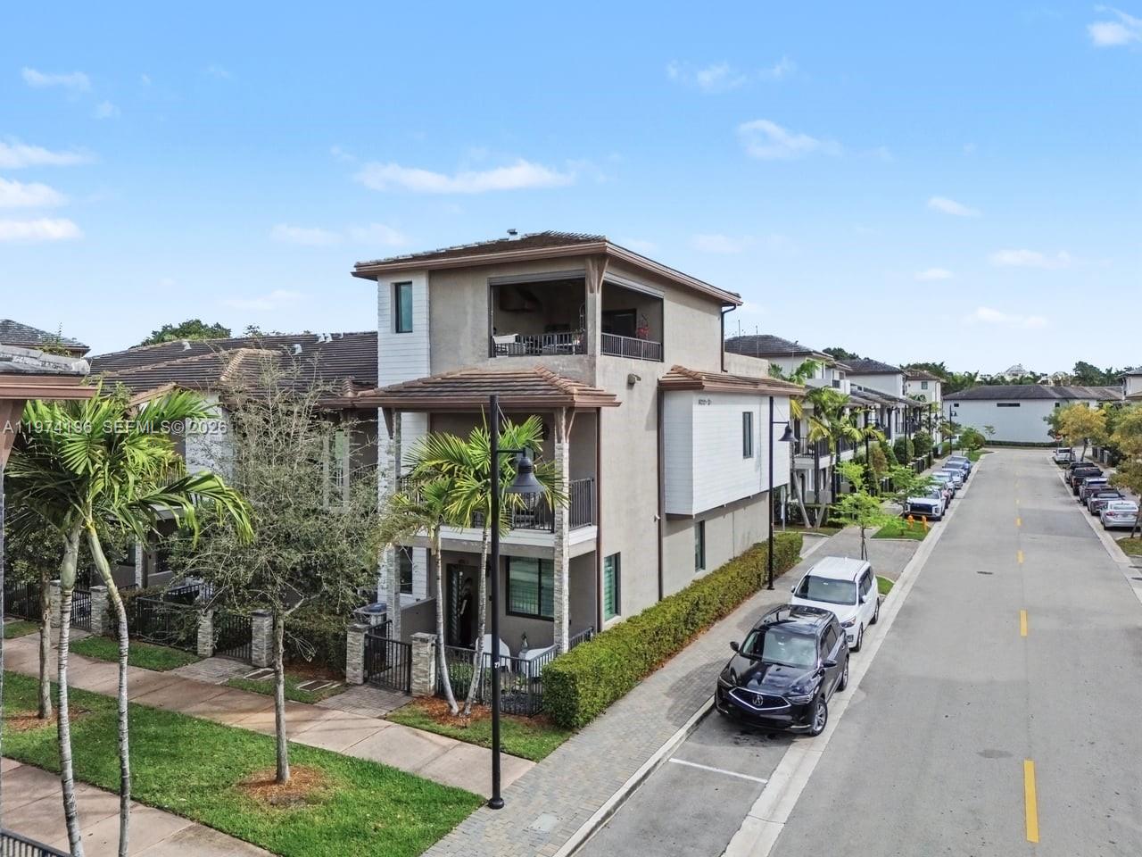 DOWNTOWN DORAL SOUTH PHAS - Residential