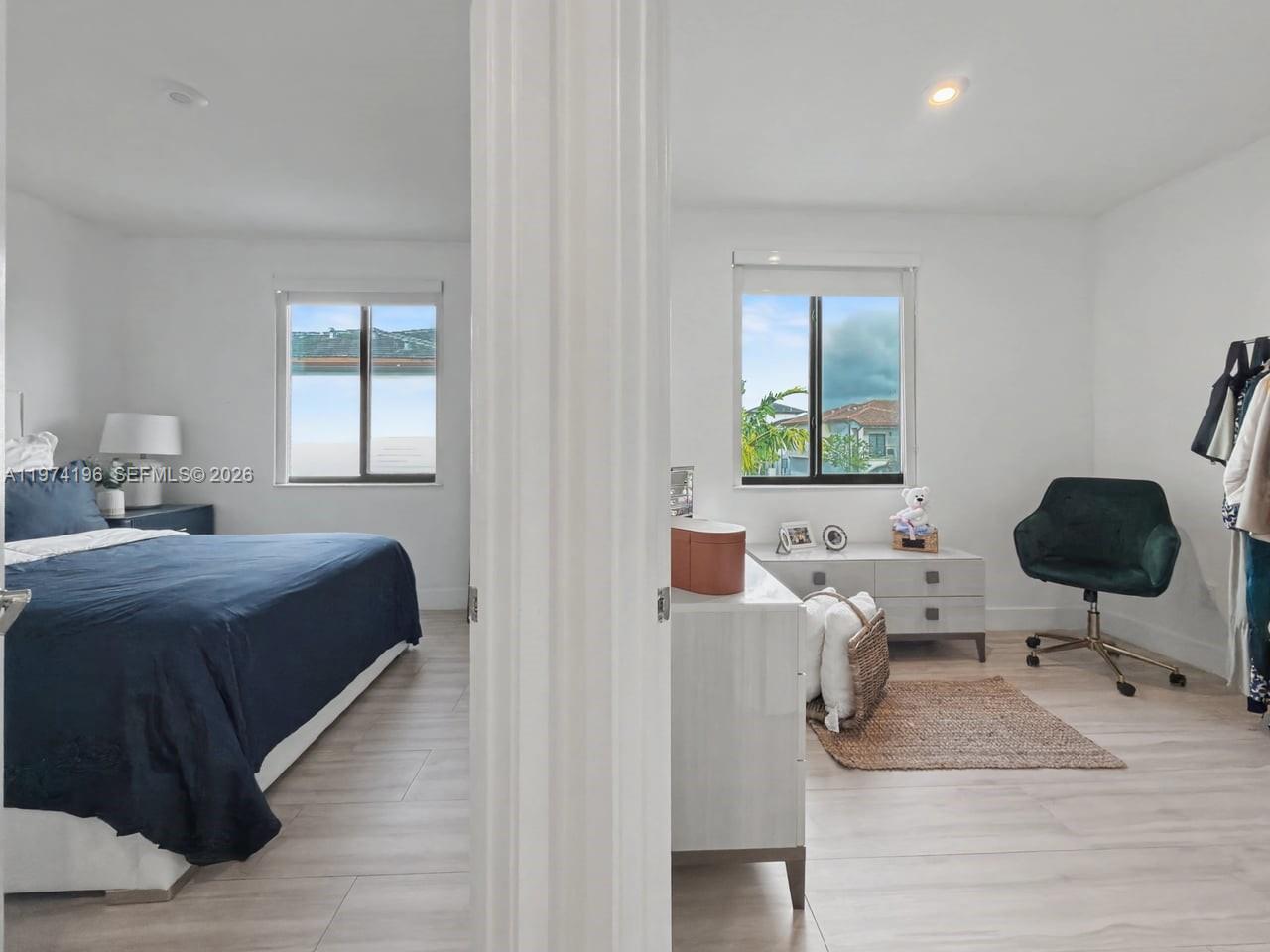 DOWNTOWN DORAL SOUTH PHAS - Residential