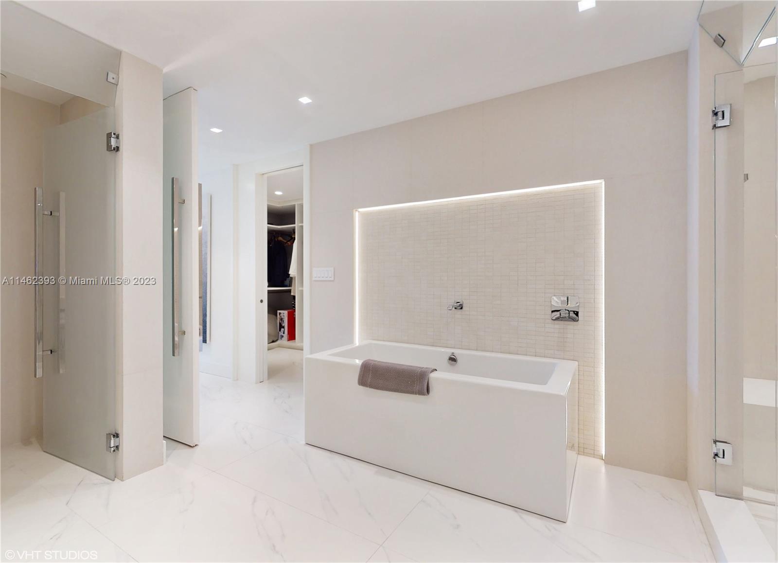 BAYVIEW FISHER ISL CONDO - Residential