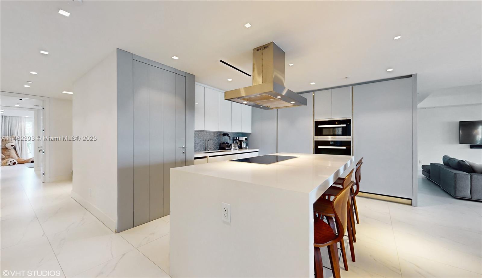 BAYVIEW FISHER ISL CONDO - Residential