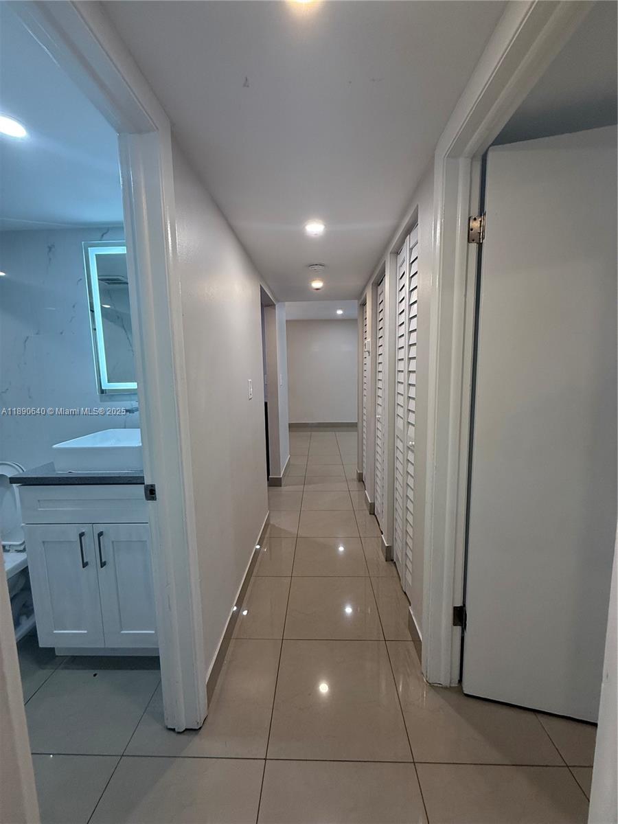 HOLLYWOOD ENTRADA AMENDED - Residential Lease