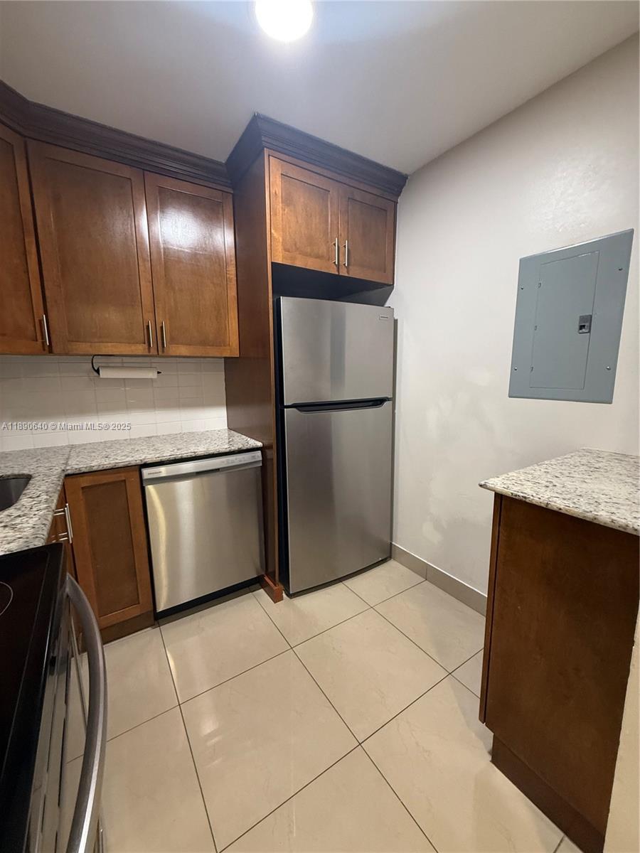 HOLLYWOOD ENTRADA AMENDED - Residential Lease