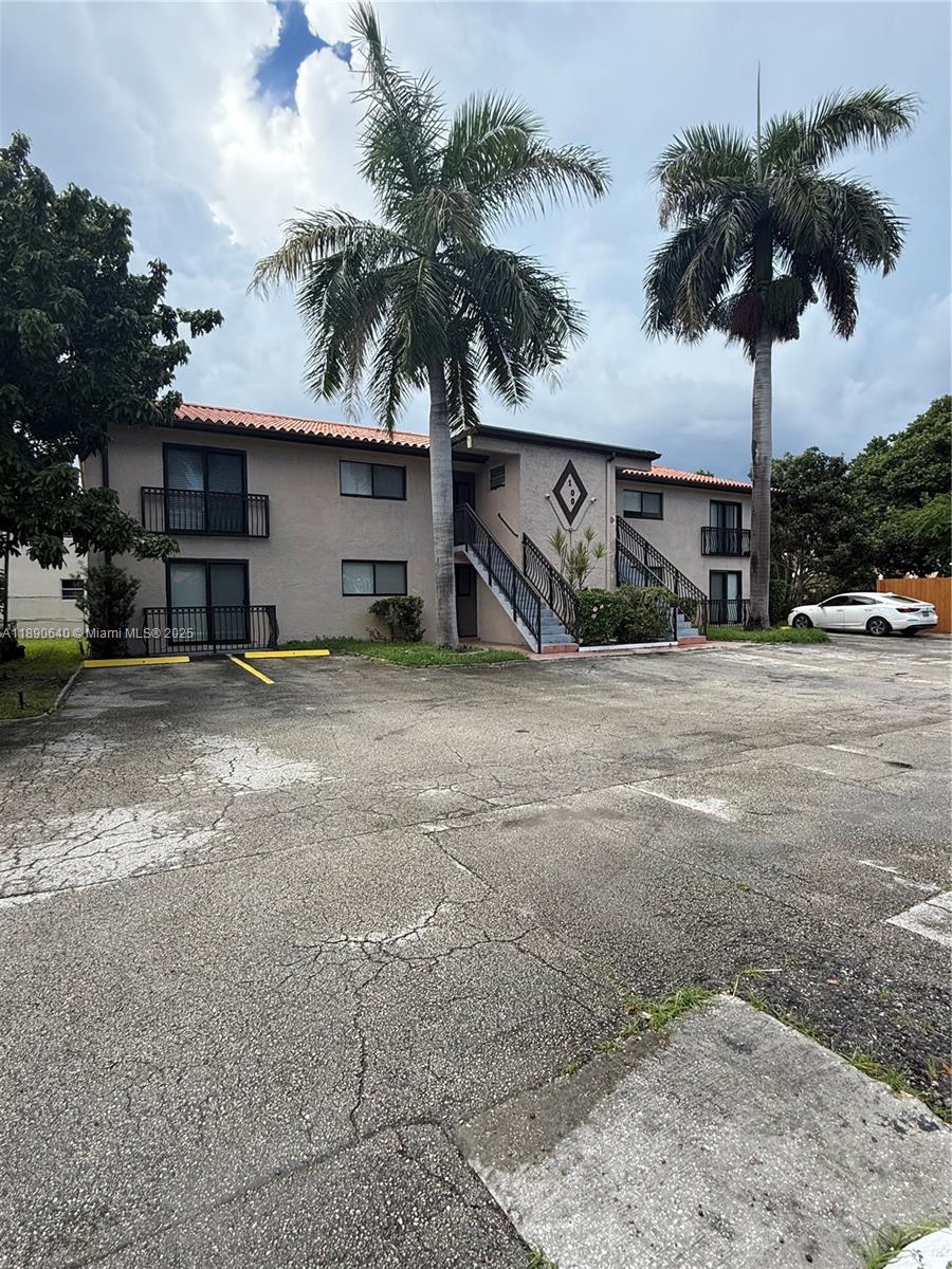 Cozy yet large 2 bedroom/2 bathroom apartment in a quiet 6 unit apartment building with two assigned Parking Spaces. Walking distance to Gulfstream Park, Whole Foods, Publix, Winn Dixie Plaza and the beach. No management or association and a privately owned building. No age restrictions. Must have proof of income. Move in fast with no screening. Perfect for home business (massage, nails, cosmetician, etc).
FIRST AND SECURITY GETS YOU IN.