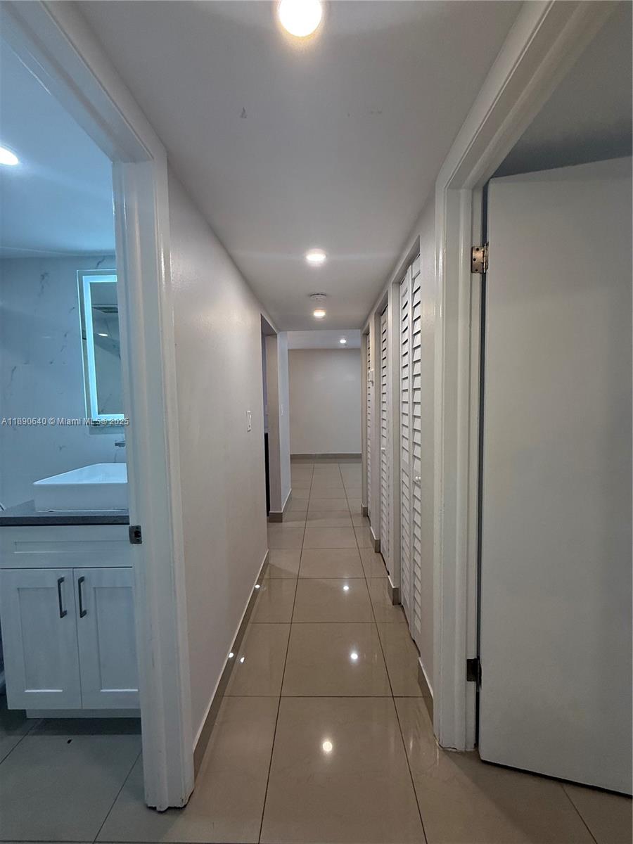 HOLLYWOOD ENTRADA AMENDED - Residential Lease