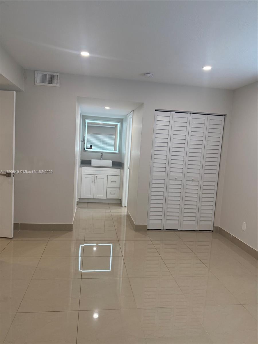 HOLLYWOOD ENTRADA AMENDED - Residential Lease