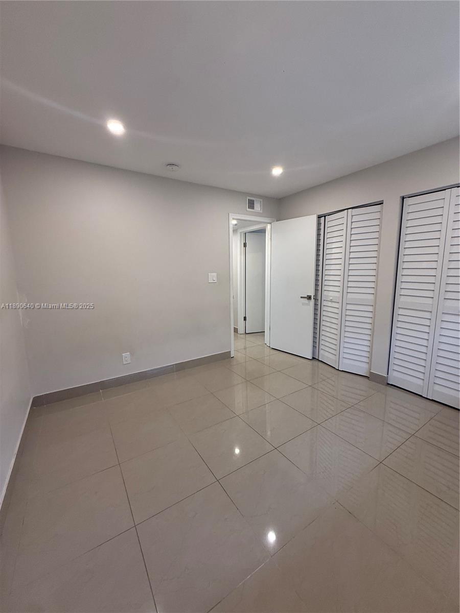 HOLLYWOOD ENTRADA AMENDED - Residential Lease