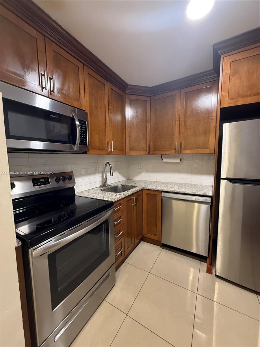 HOLLYWOOD ENTRADA AMENDED - Residential Lease