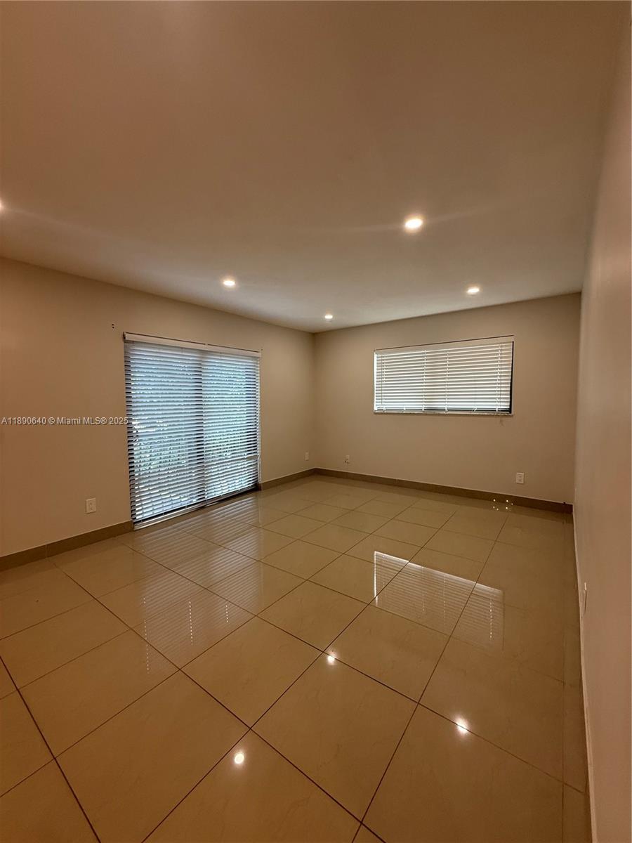 HOLLYWOOD ENTRADA AMENDED - Residential Lease