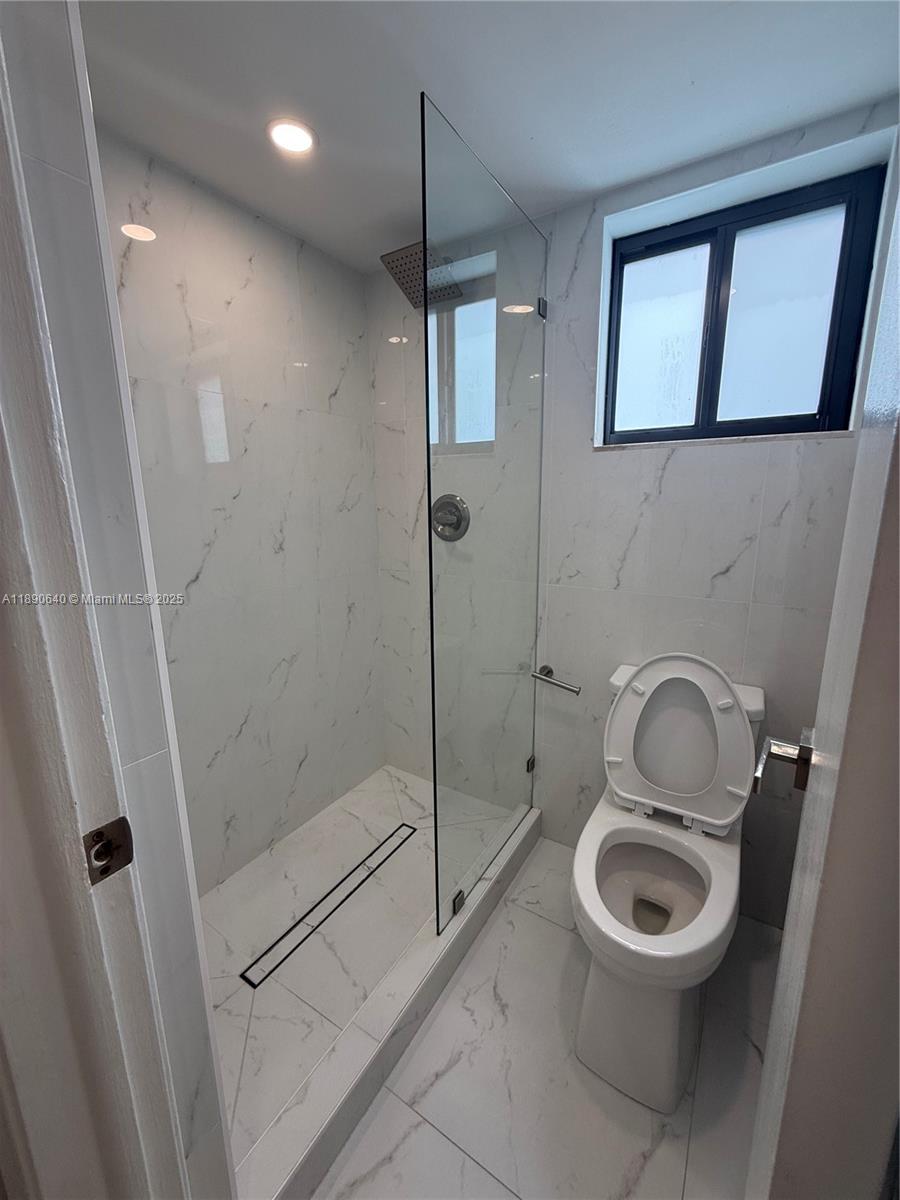 HOLLYWOOD ENTRADA AMENDED - Residential Lease