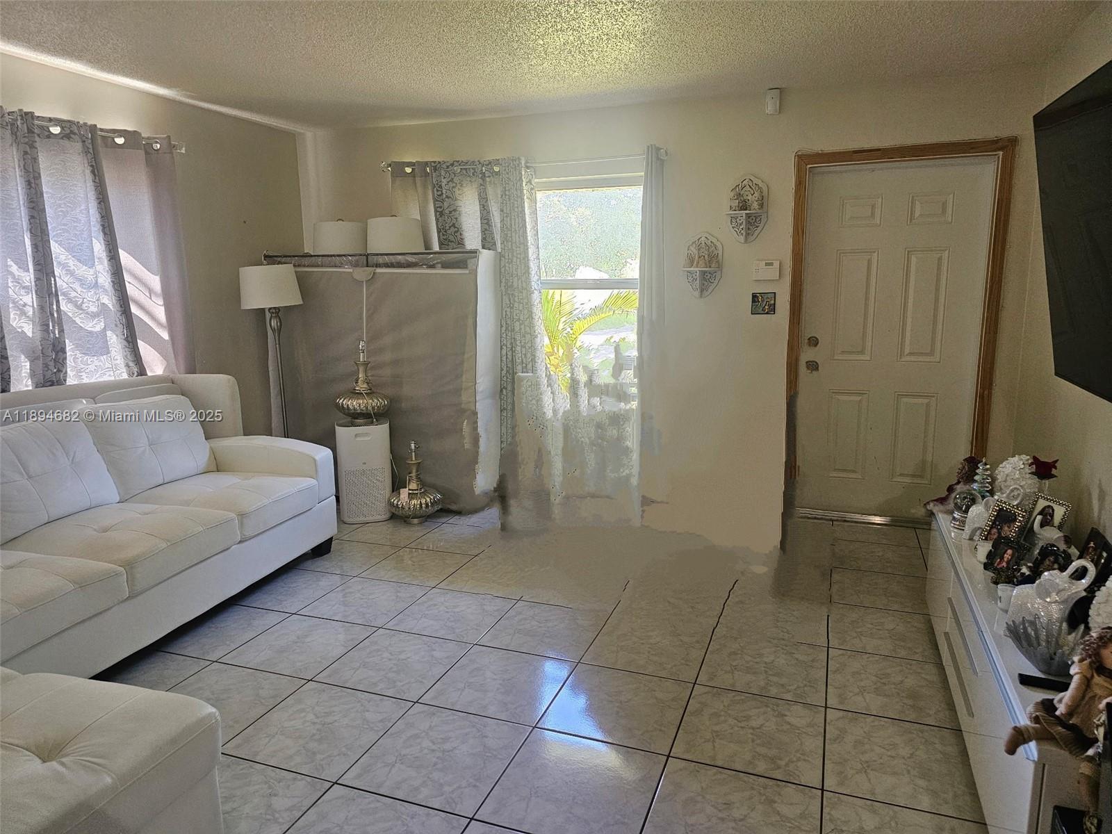 BROWARD MANOR OF HOLLYWOO - Residential Lease