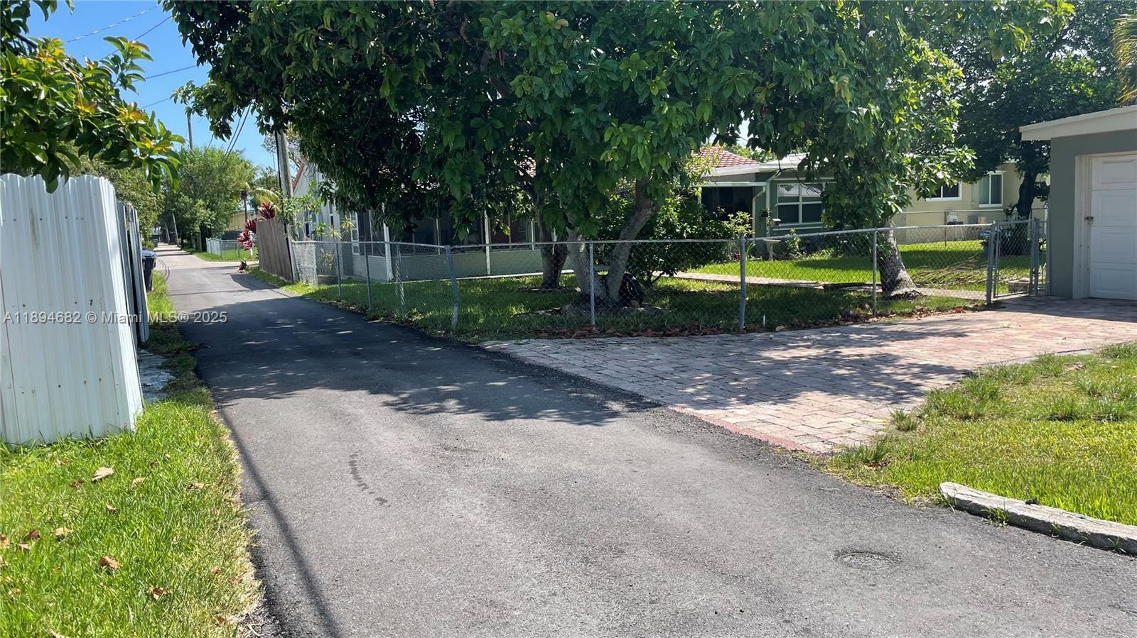 BROWARD MANOR OF HOLLYWOO - Residential Lease