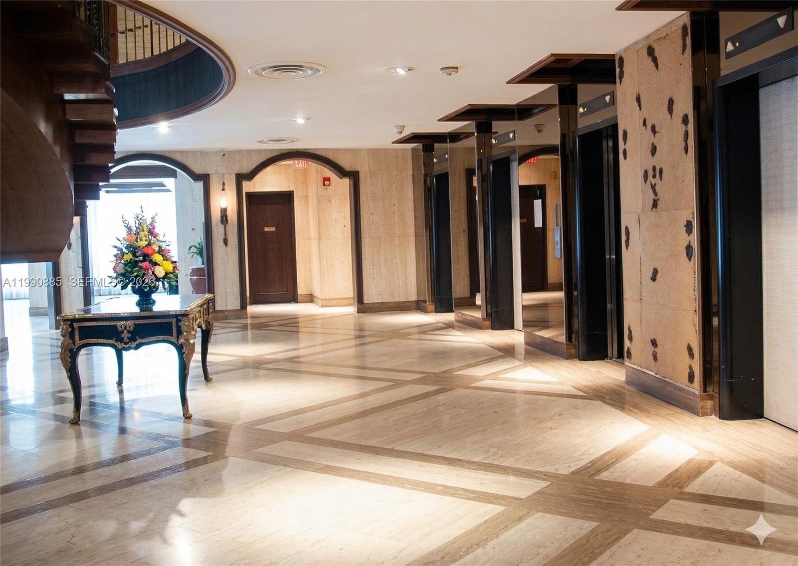 6039 Collins Ave PH10