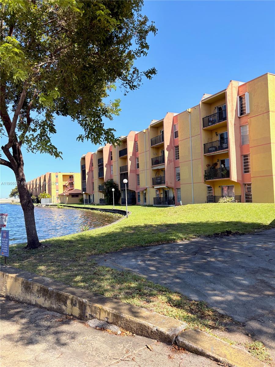 4719 NW 7th St 307-11