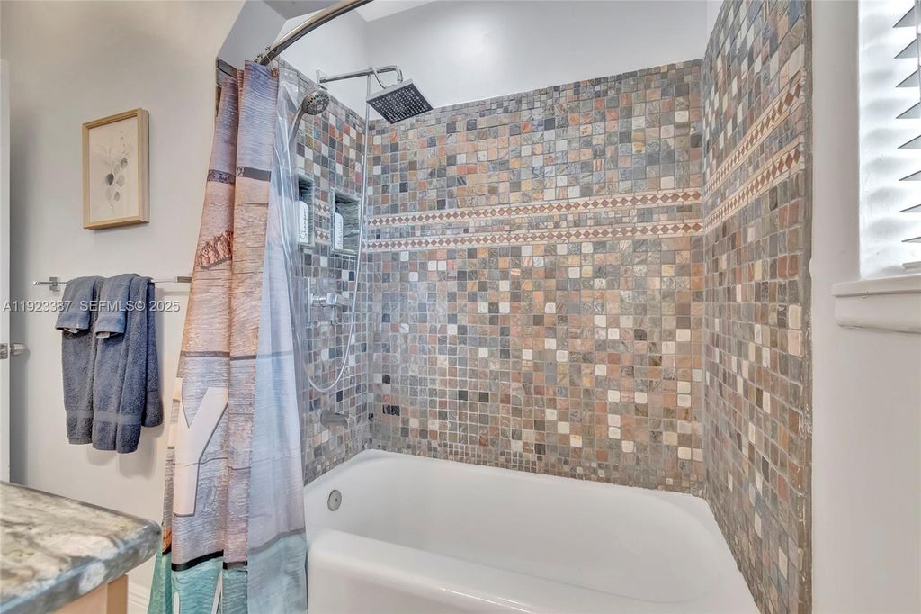 Photo of 515 SW 9th St, Fort Lauderdale, FL 33315 (MLS # A11923387)