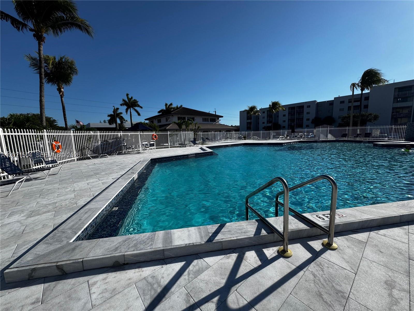 FONTAINEBLEAU GARDENS CON - Residential