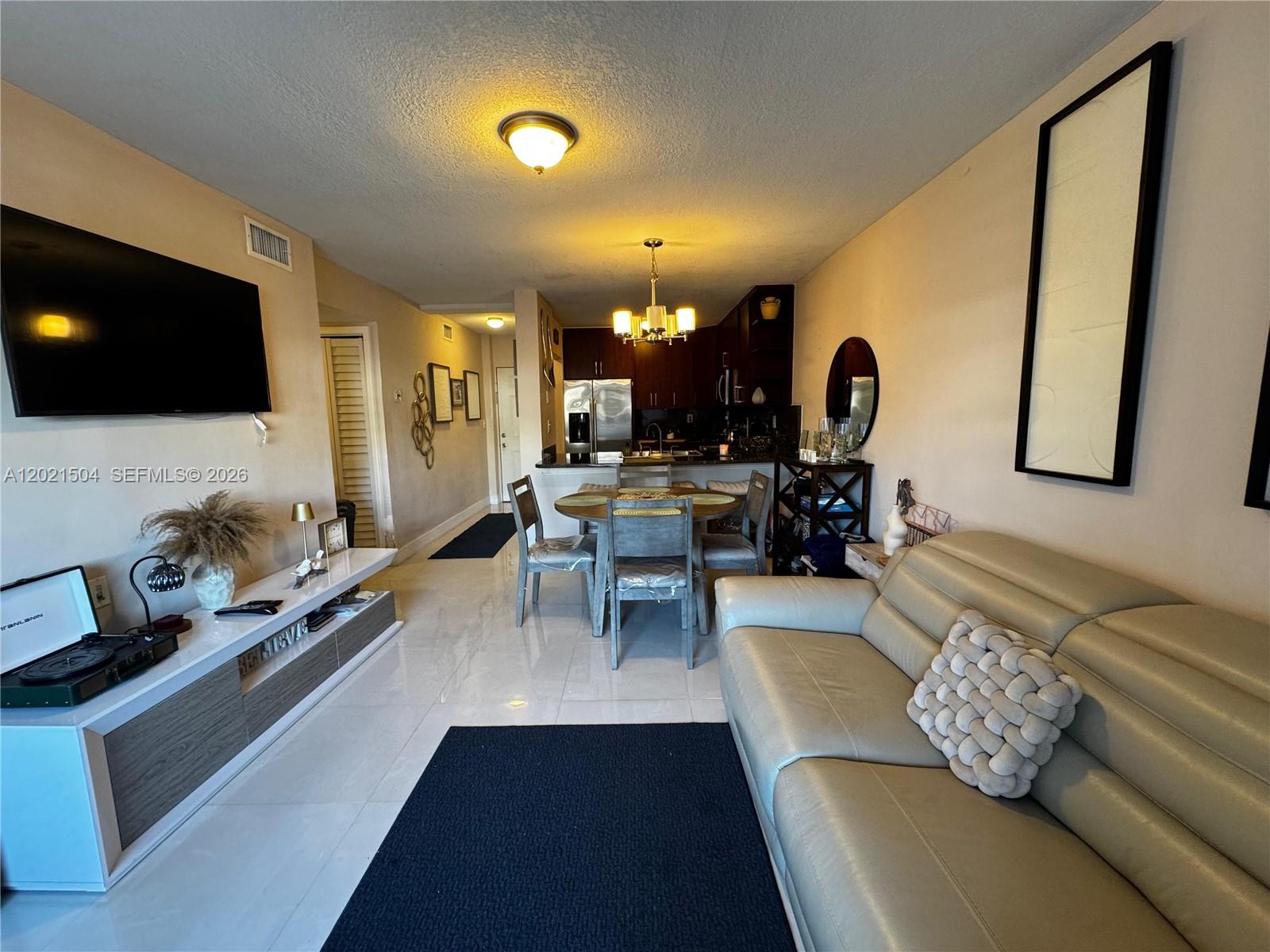 FONTAINEBLEAU GARDENS CON - Residential