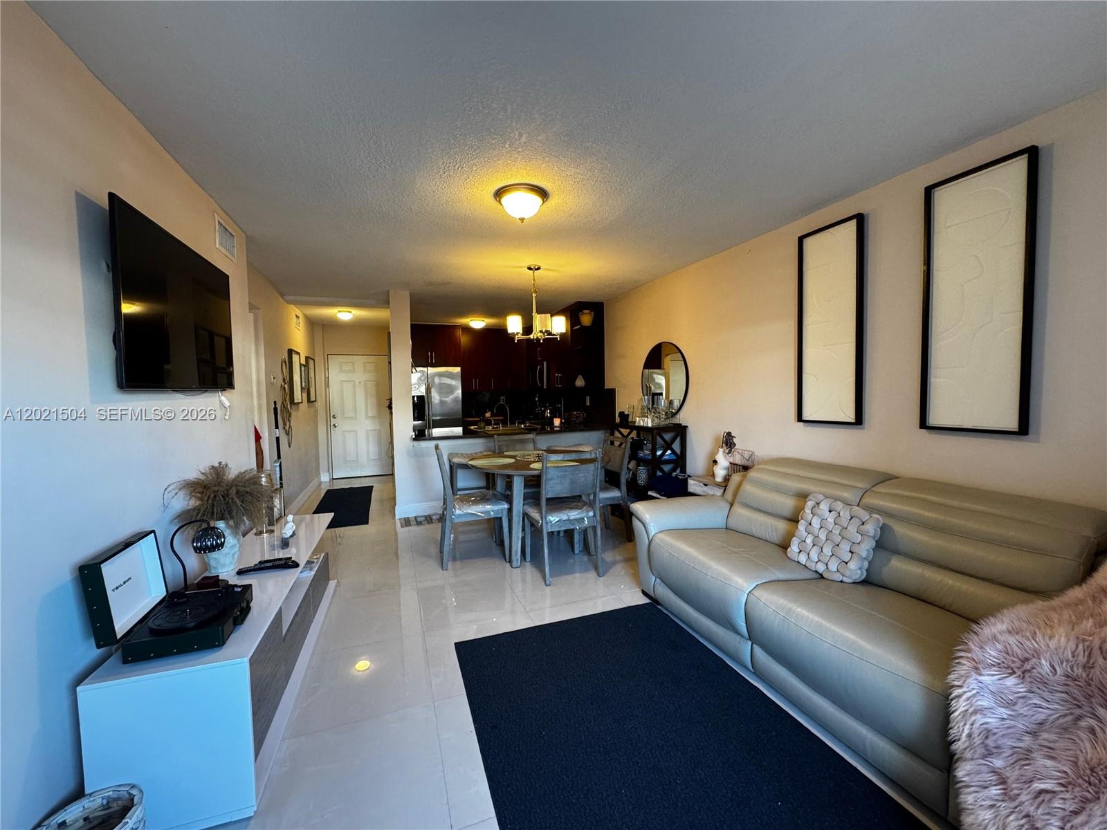 FONTAINEBLEAU GARDENS CON - Residential