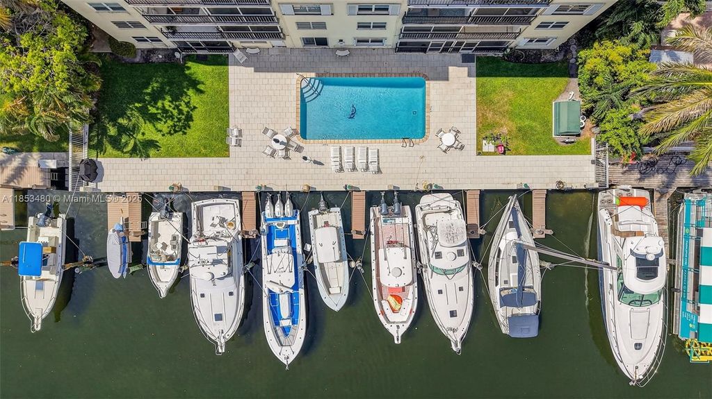 Photo of 1435 SE 15th St #302, Fort Lauderdale, FL 33316 (MLS # A11853480)