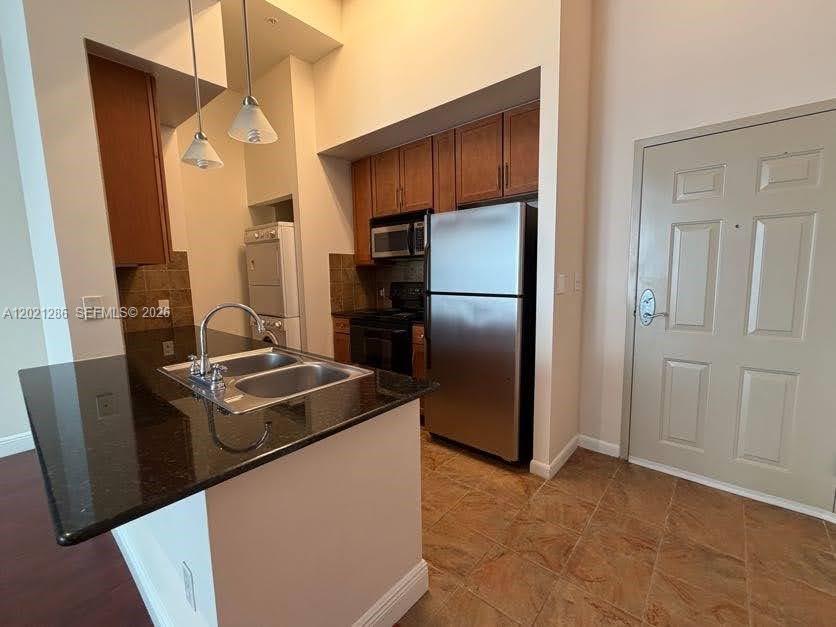 2000 N Bayshore Dr 126