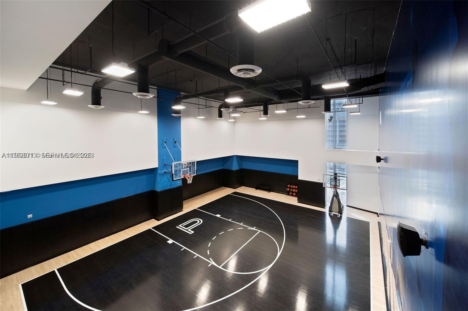 PARAMOUNT MIAMI WORLDCENT - Residential Lease