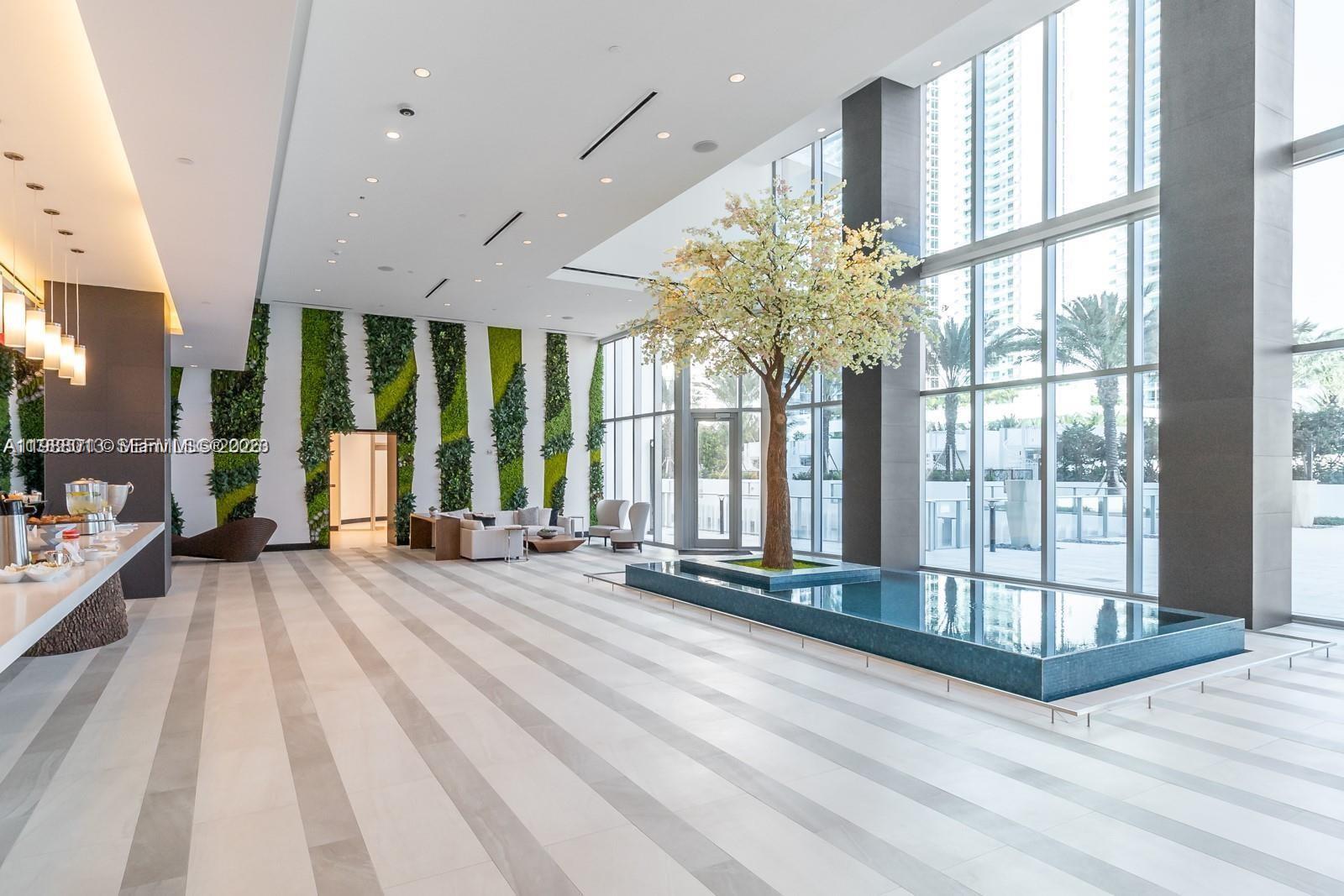 PARAMOUNT MIAMI WORLDCENT - Residential Lease