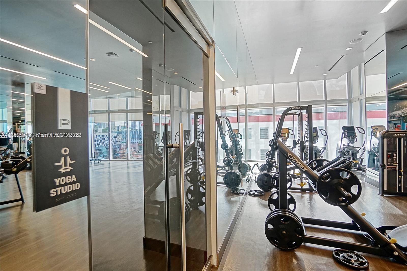 PARAMOUNT MIAMI WORLDCENT - Residential Lease