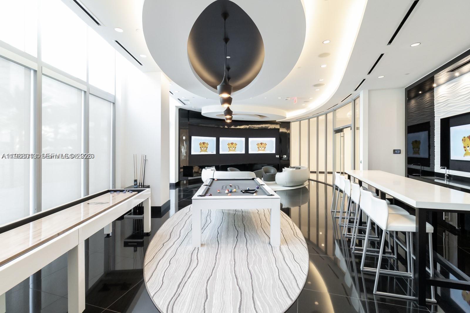 PARAMOUNT MIAMI WORLDCENT - Residential Lease