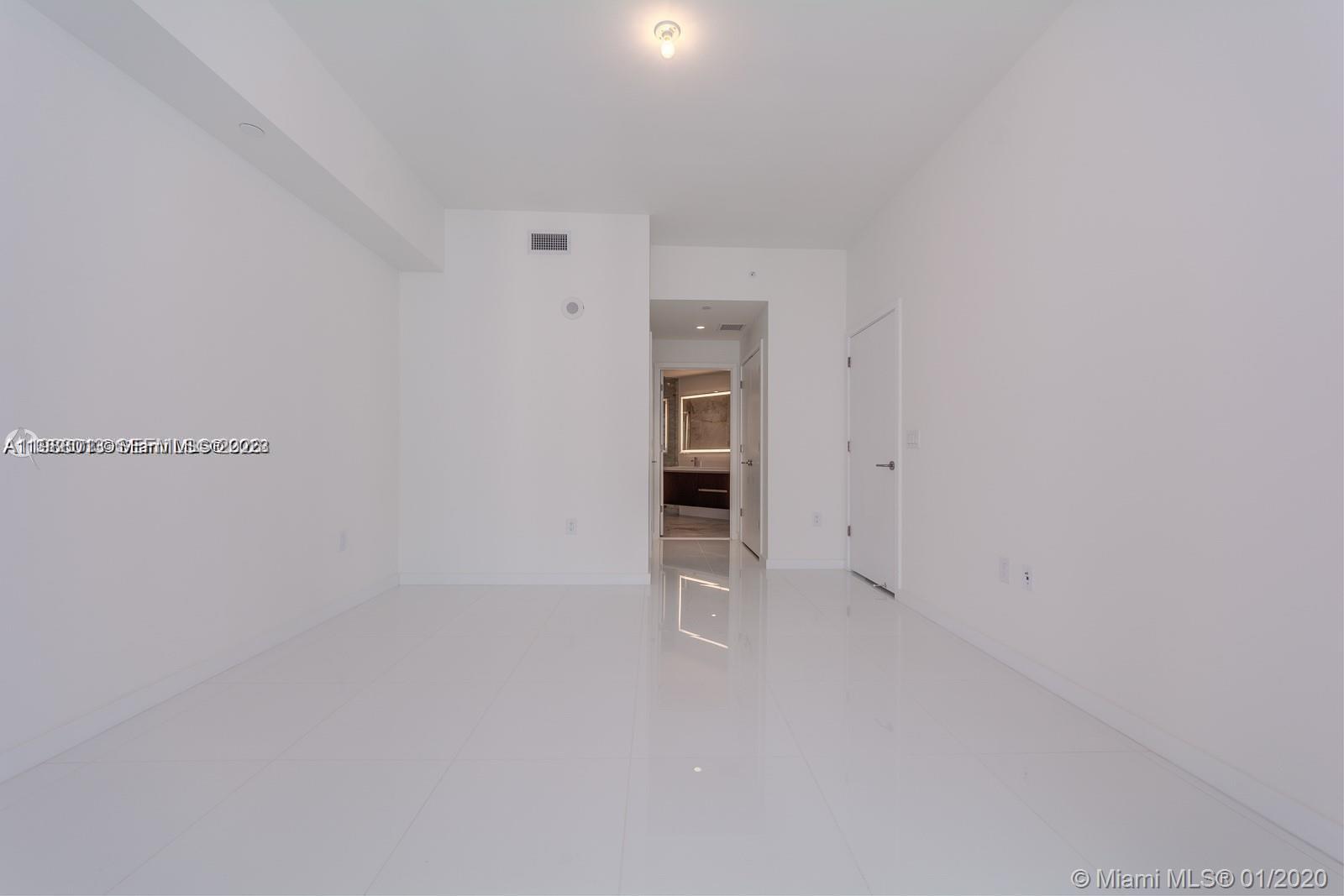 PARAMOUNT MIAMI WORLDCENT - Residential Lease