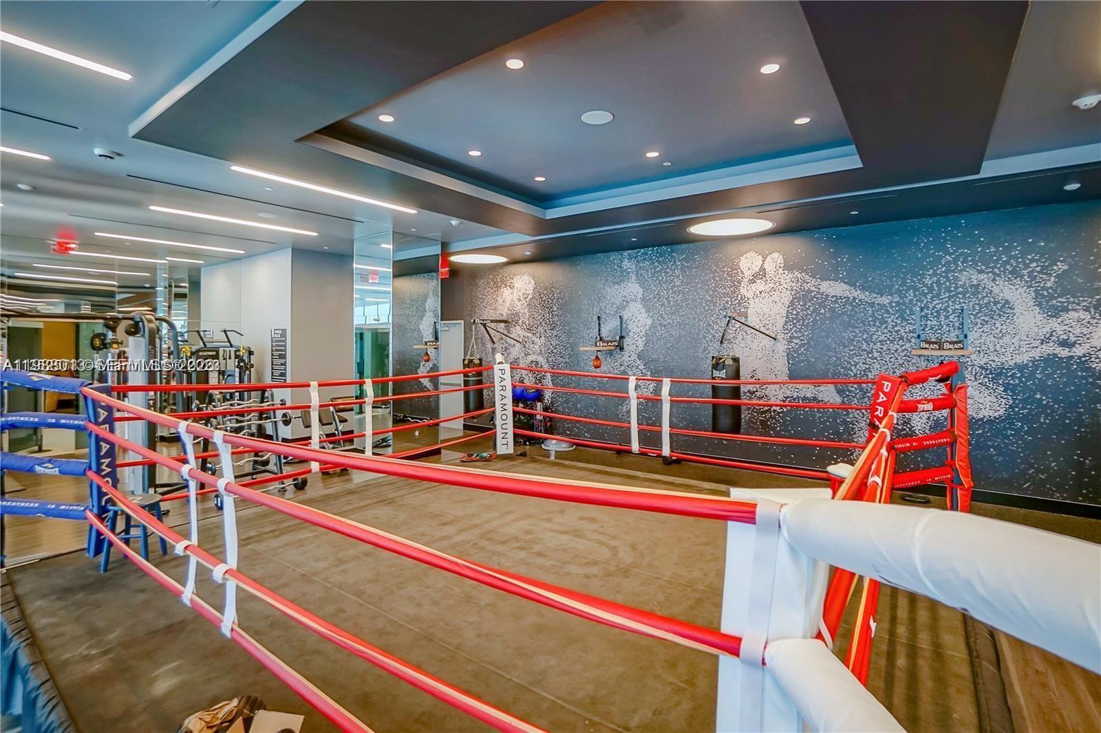 PARAMOUNT MIAMI WORLDCENT - Residential Lease