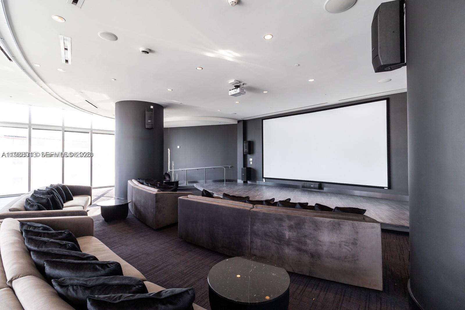 PARAMOUNT MIAMI WORLDCENT - Residential Lease