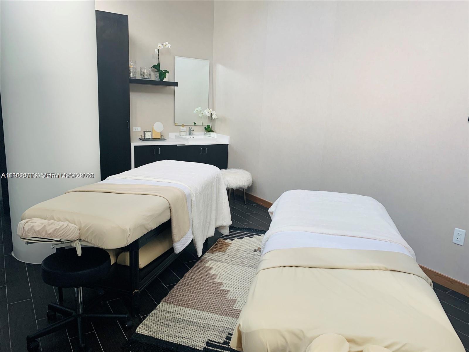 PARAMOUNT MIAMI WORLDCENT - Residential Lease