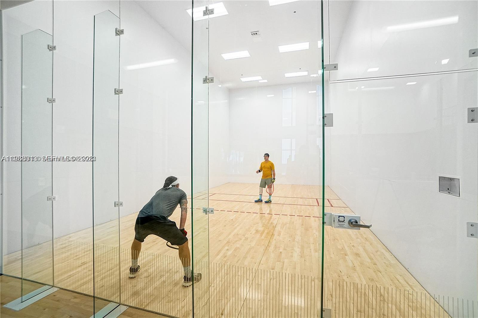 PARAMOUNT MIAMI WORLDCENT - Residential Lease