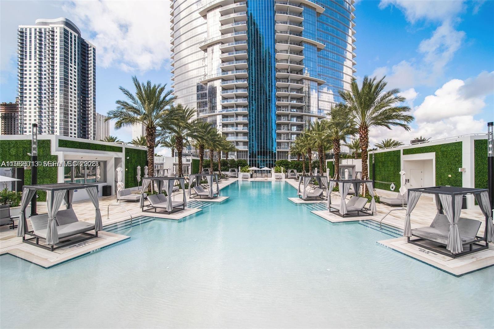 PARAMOUNT MIAMI WORLDCENT - Residential Lease