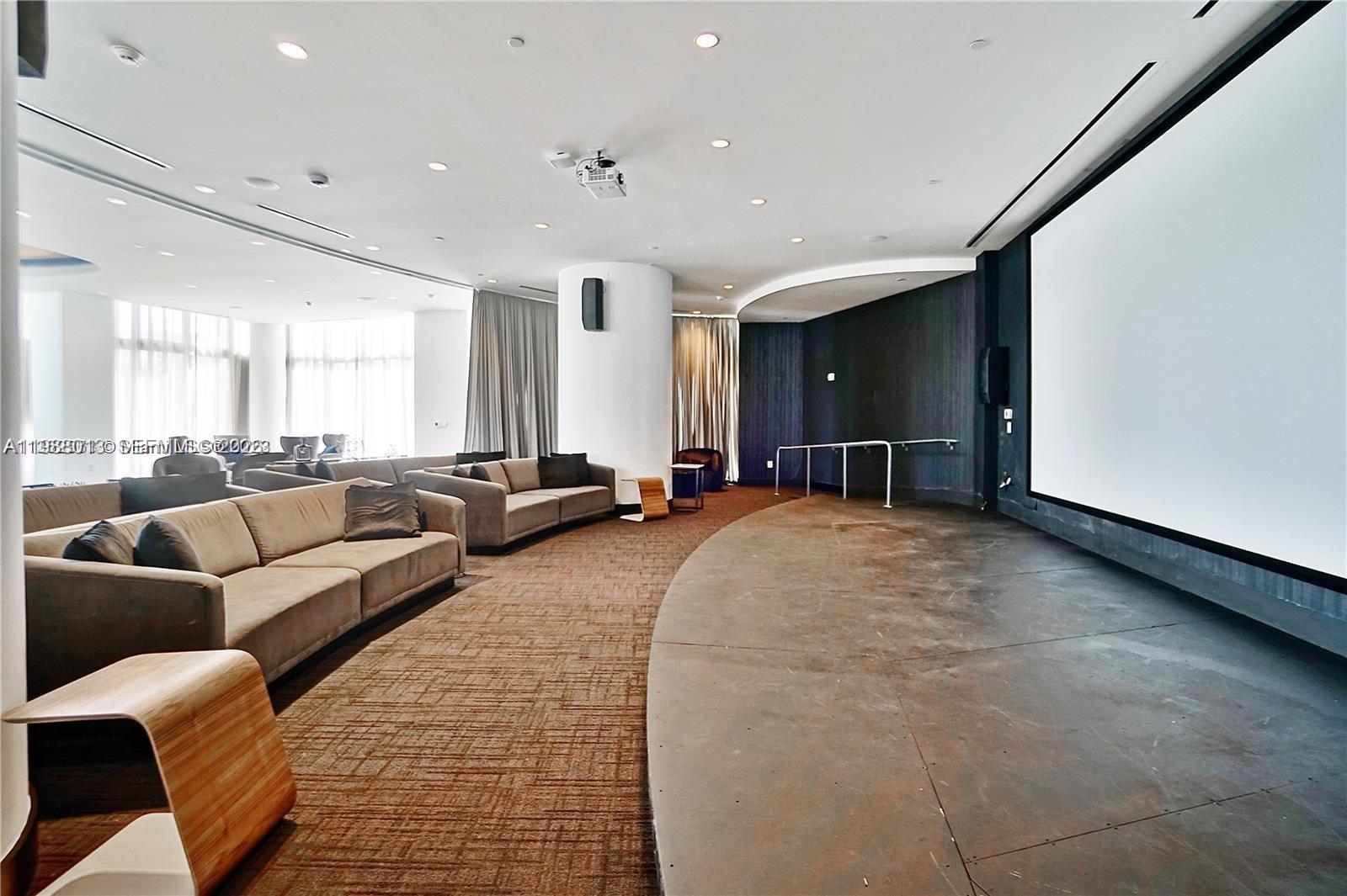 PARAMOUNT MIAMI WORLDCENT - Residential Lease