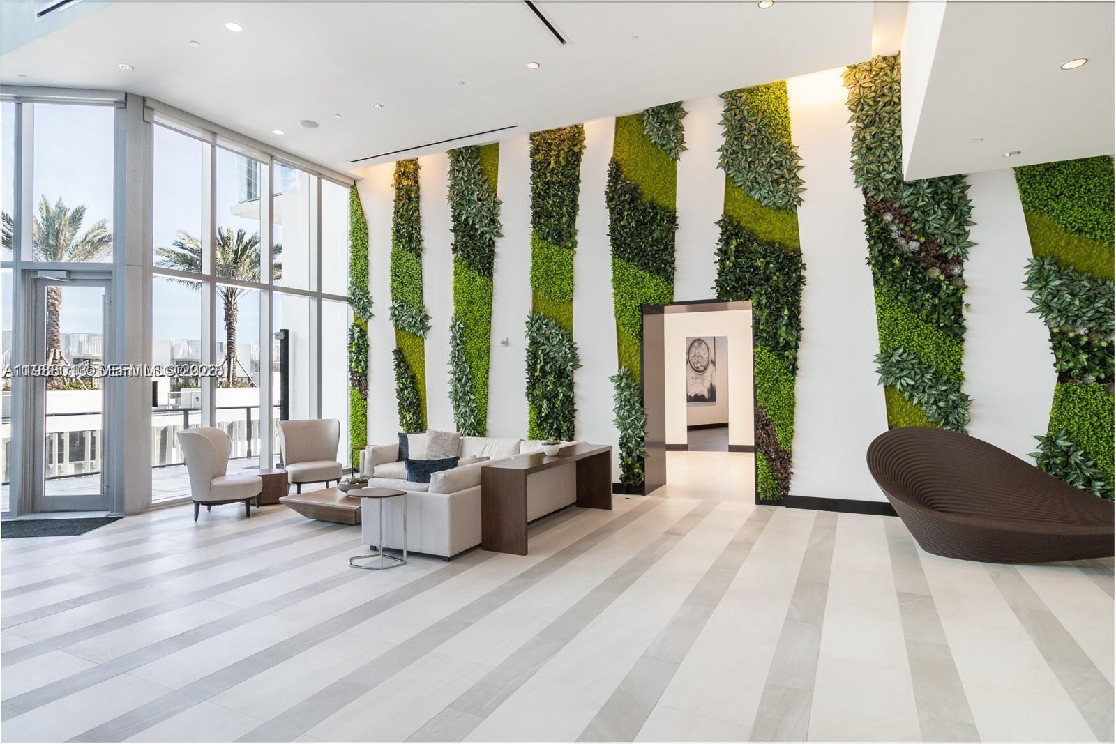 PARAMOUNT MIAMI WORLDCENT - Residential Lease