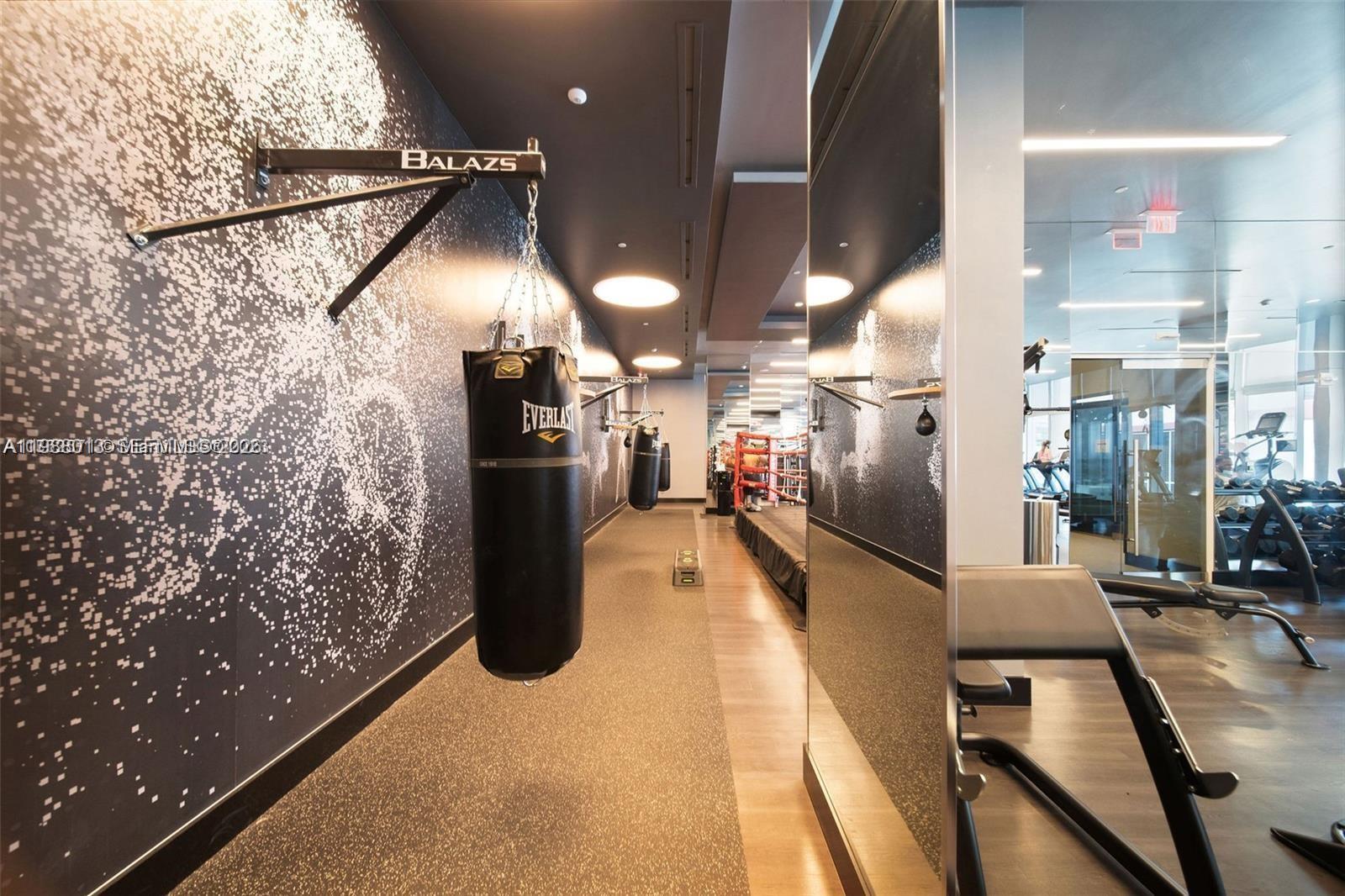 PARAMOUNT MIAMI WORLDCENT - Residential Lease