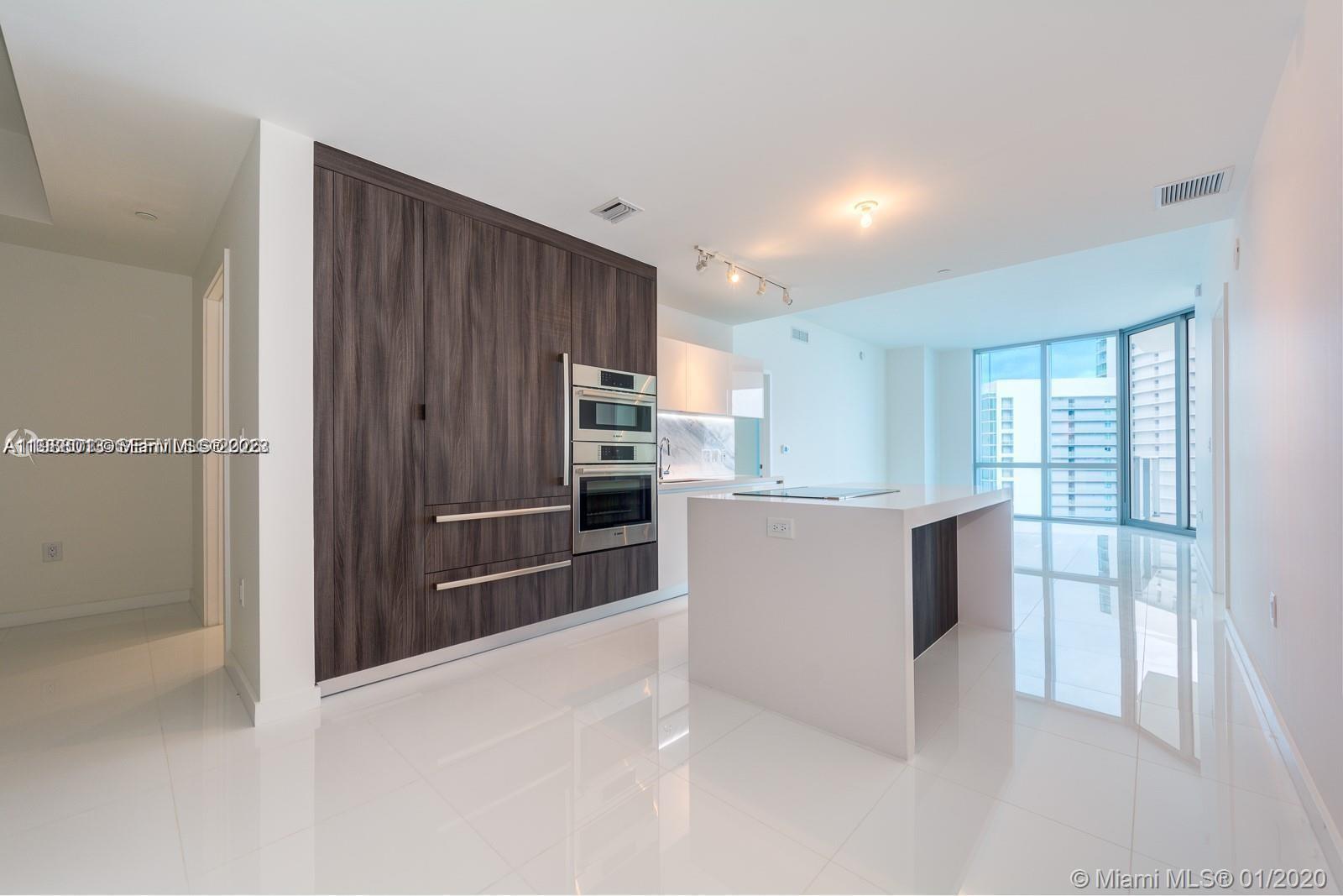 PARAMOUNT MIAMI WORLDCENT - Residential Lease