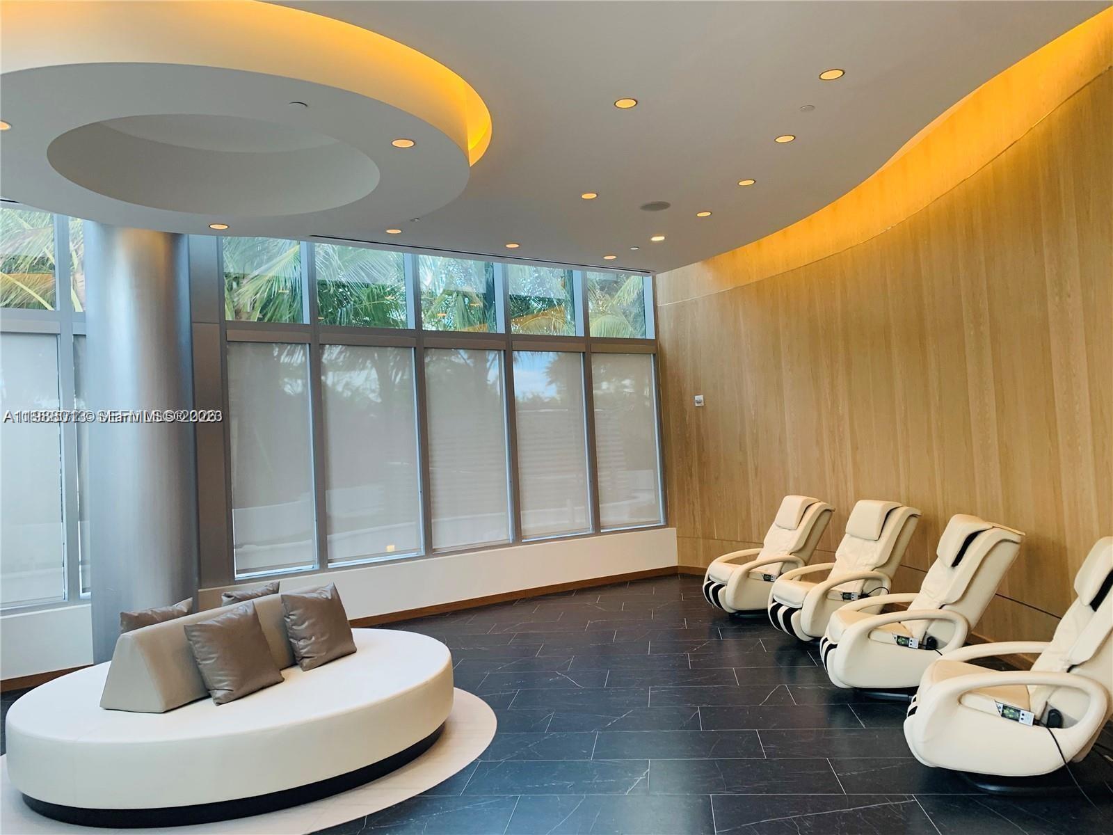 PARAMOUNT MIAMI WORLDCENT - Residential Lease