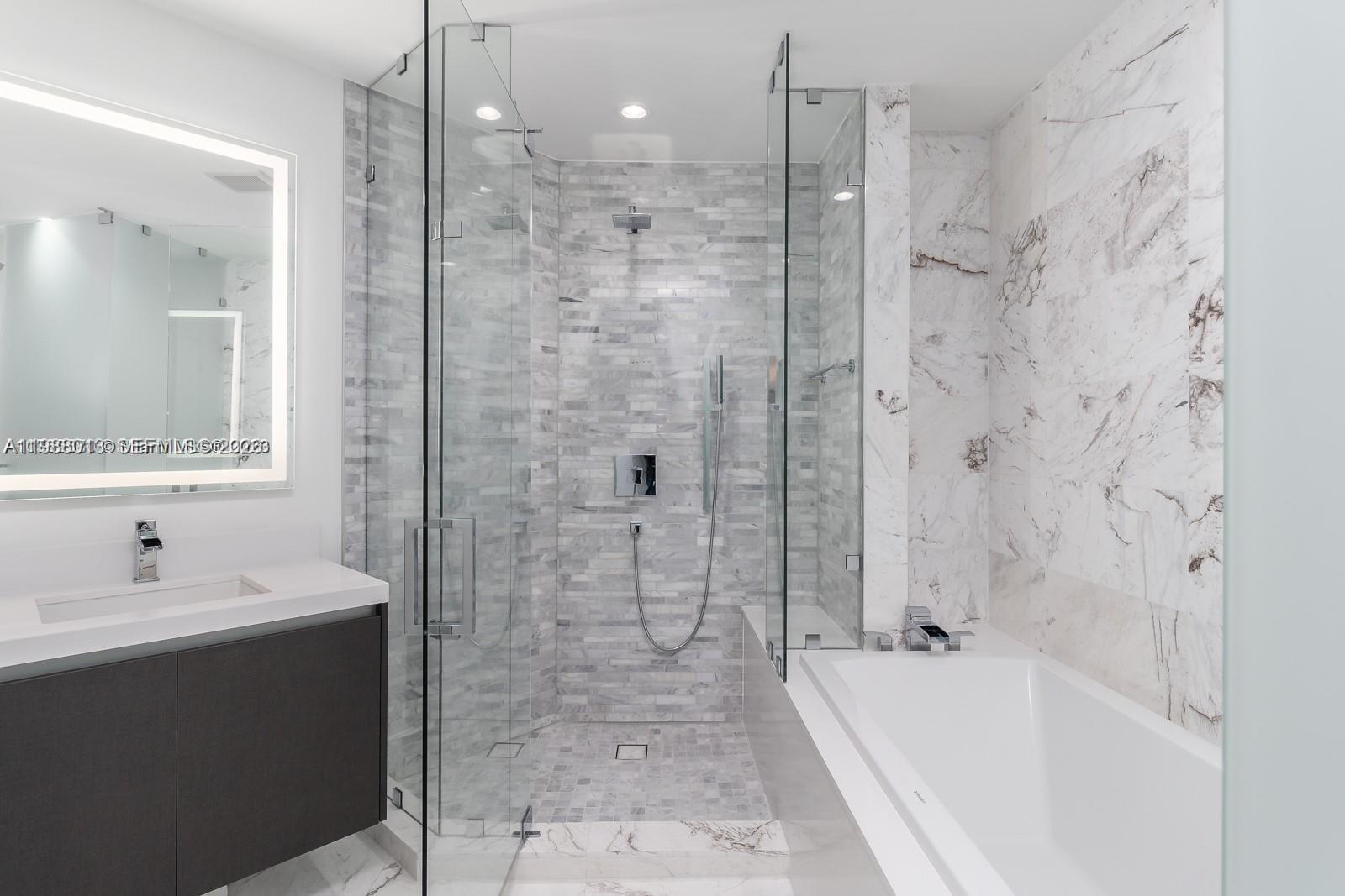 PARAMOUNT MIAMI WORLDCENT - Residential Lease