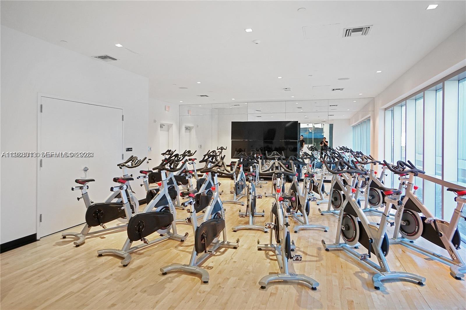 PARAMOUNT MIAMI WORLDCENT - Residential Lease