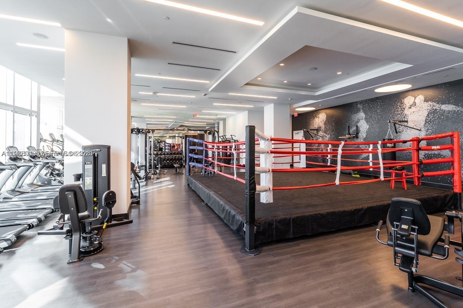 PARAMOUNT MIAMI WORLDCENT - Residential Lease