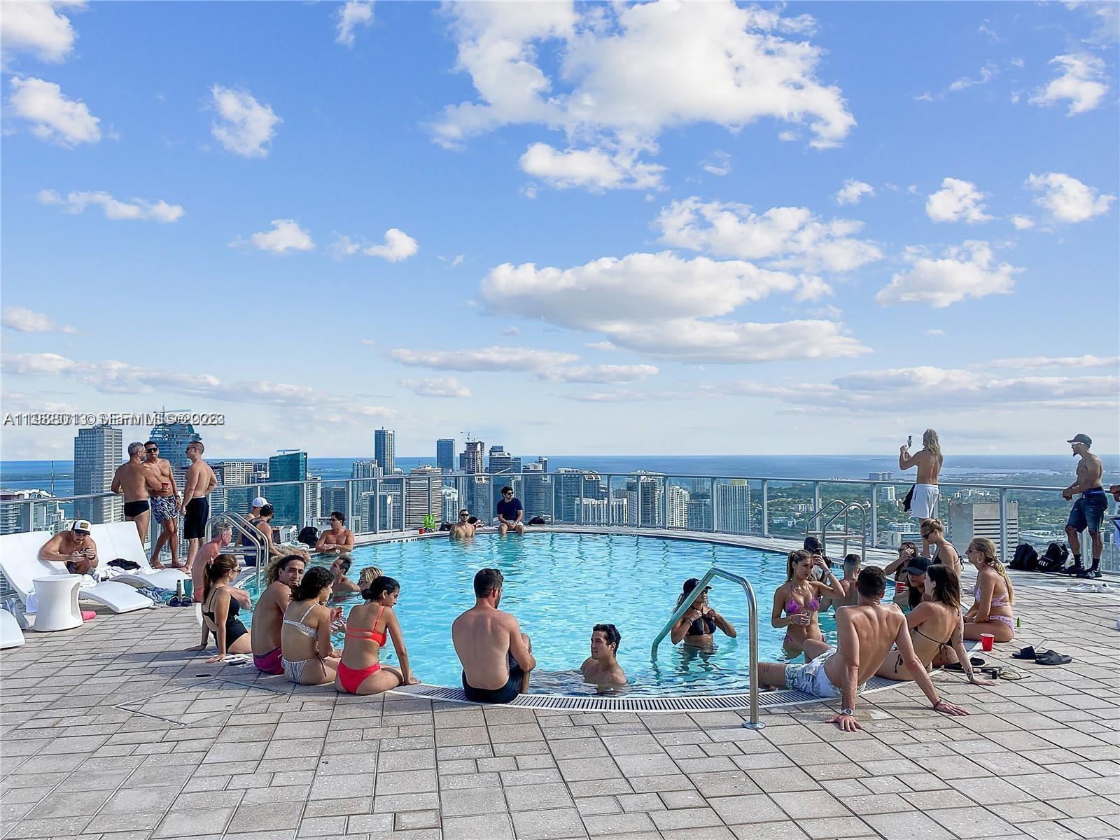 PARAMOUNT MIAMI WORLDCENT - Residential Lease