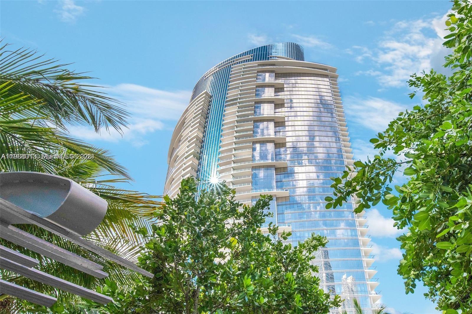 PARAMOUNT MIAMI WORLDCENT - Residential Lease
